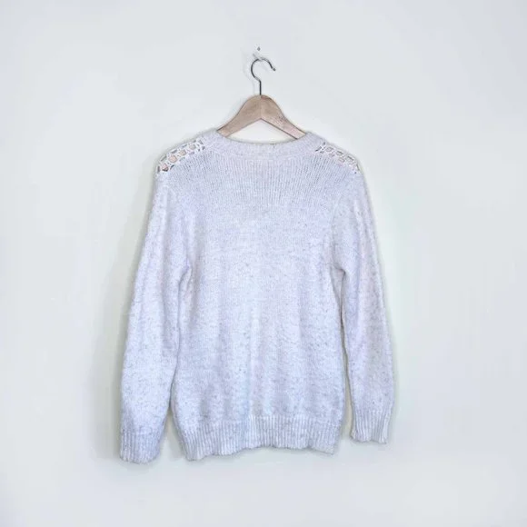 ⚡️SOLD⚡️   vintage crochet rose eyelash sweater - size small - Picture 3 of 9